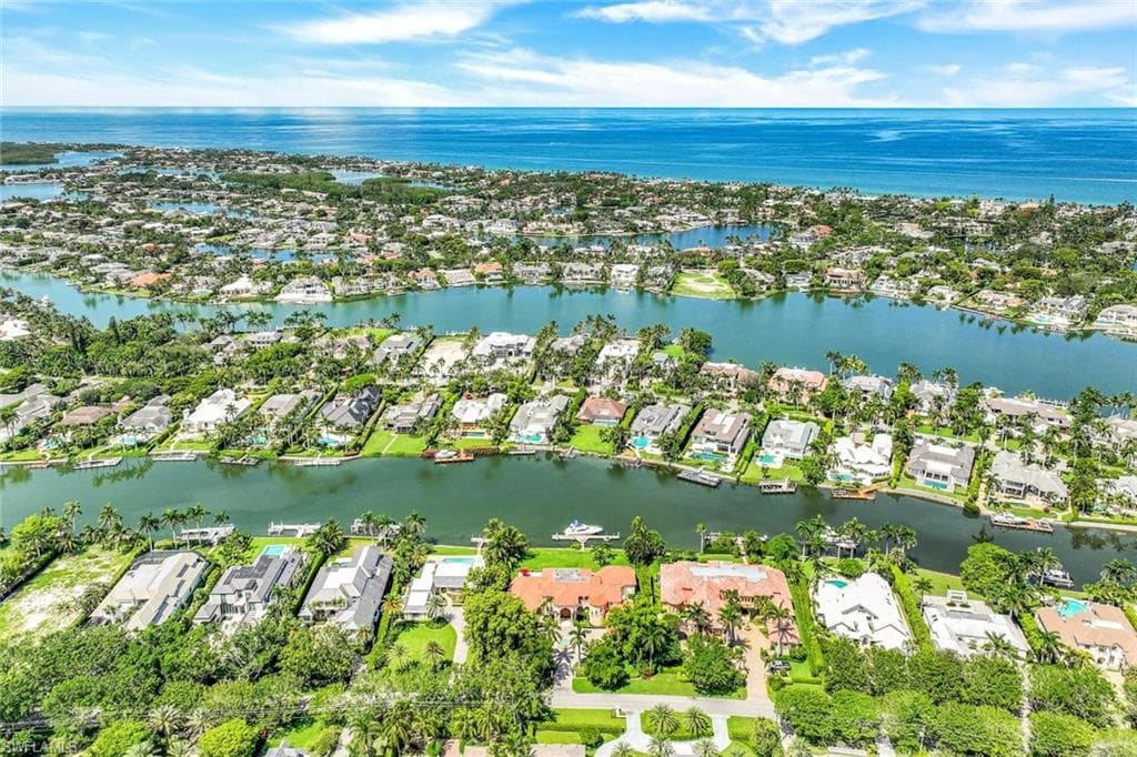 1030 Galleon DR-25