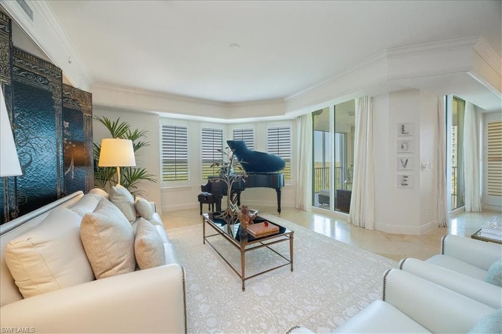 285 Grande WAY 706-1