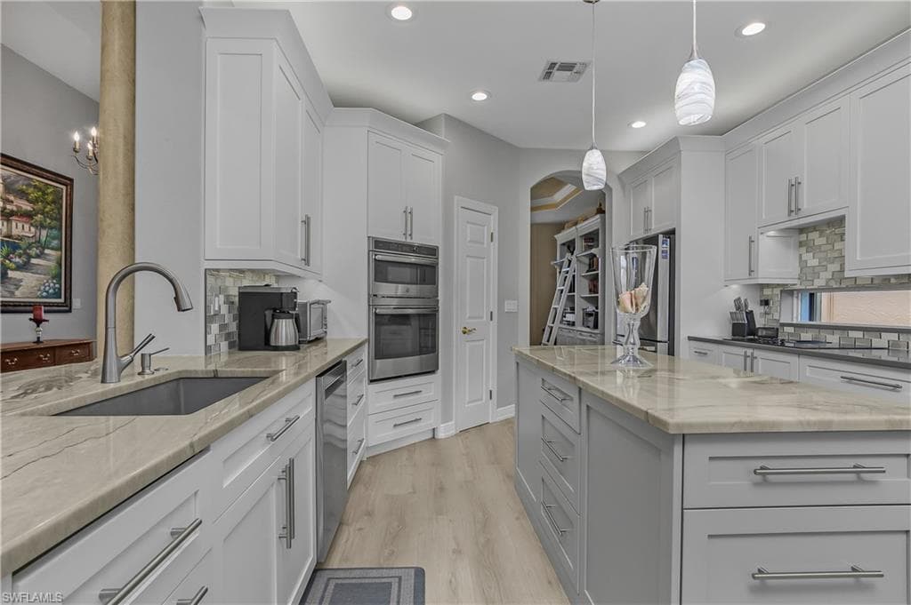 4904 Sedgewood LN-13