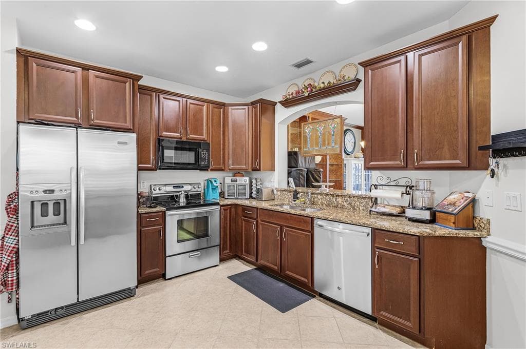 2425 Laurentina LN-5