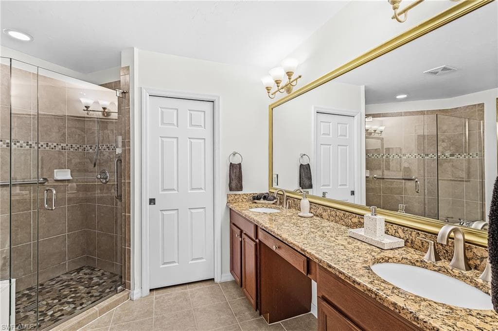 2425 Laurentina LN-15