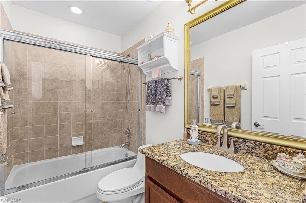 2425 Laurentina LN-19