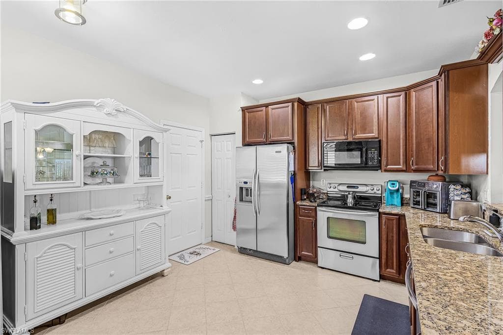 2425 Laurentina LN-4