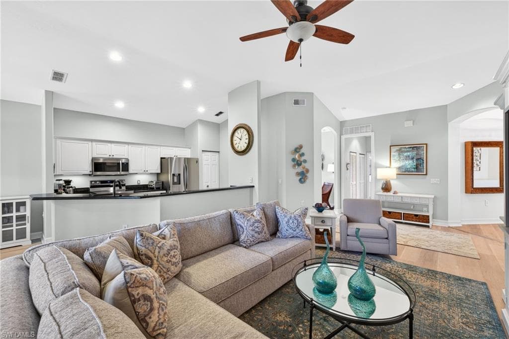 8251 Southern Hills CT 203-6