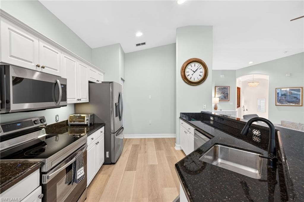 8251 Southern Hills CT 203-9