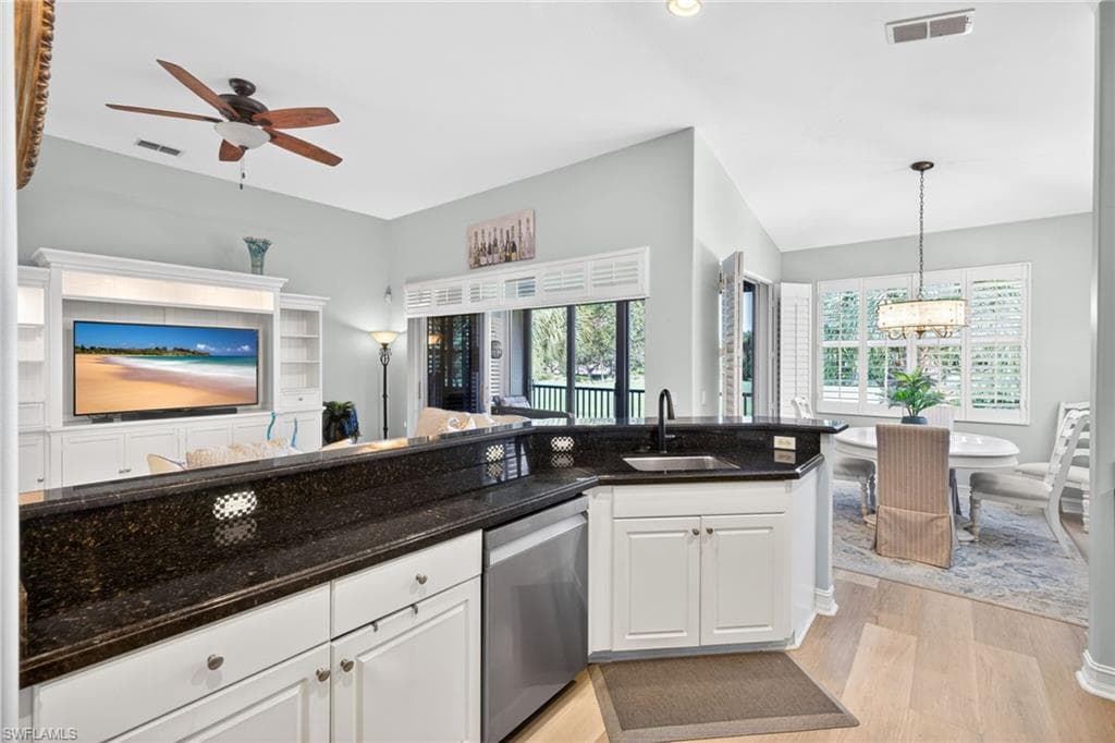 8251 Southern Hills CT 203-11