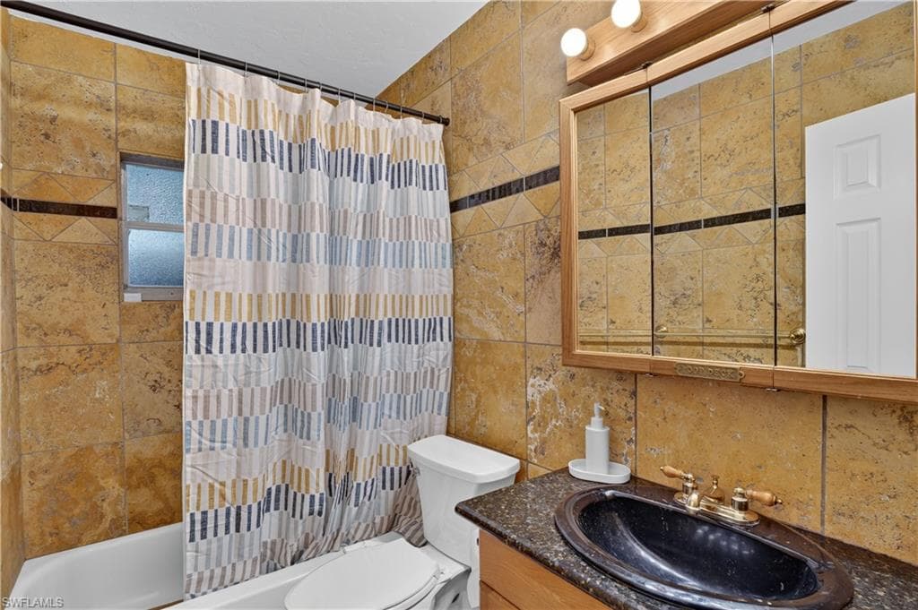 3177 Woodside AVE-27