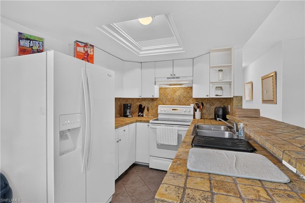 3177 Woodside AVE-17