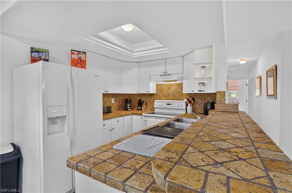 3177 Woodside AVE-16
