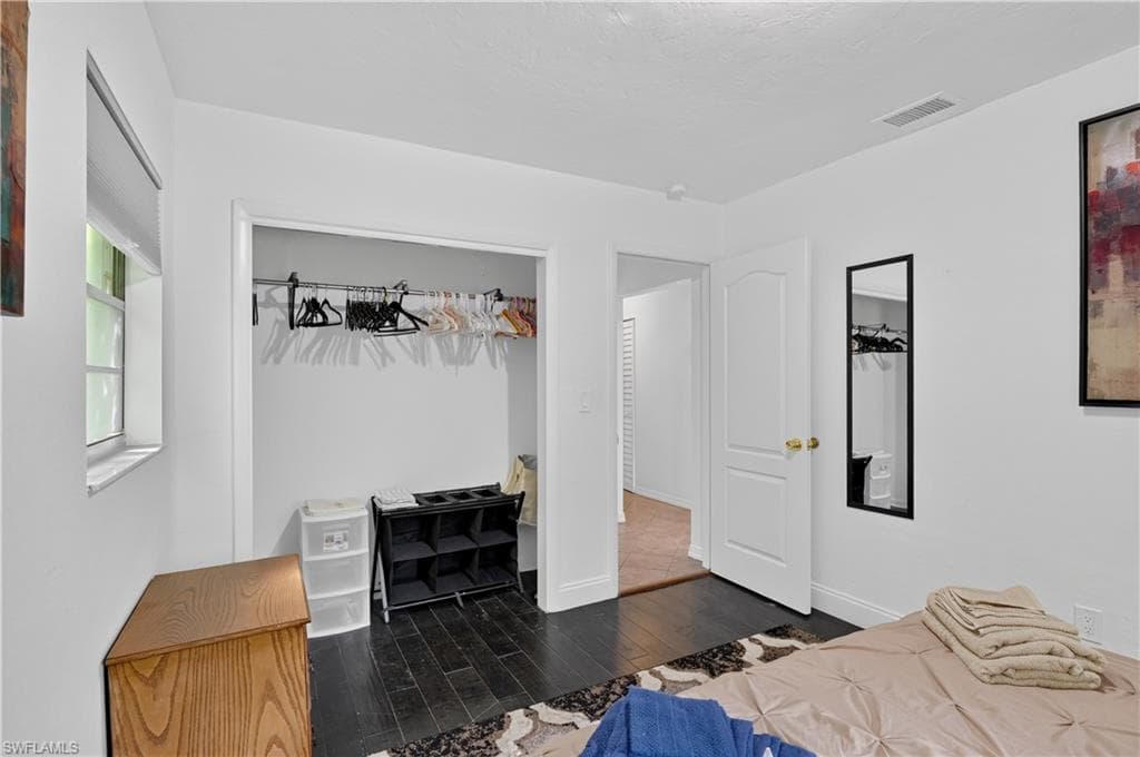 3177 Woodside AVE-26