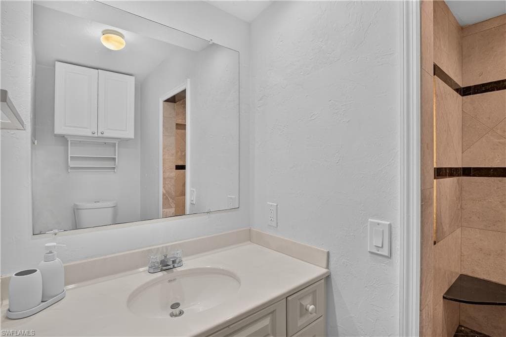 3177 Woodside AVE-22