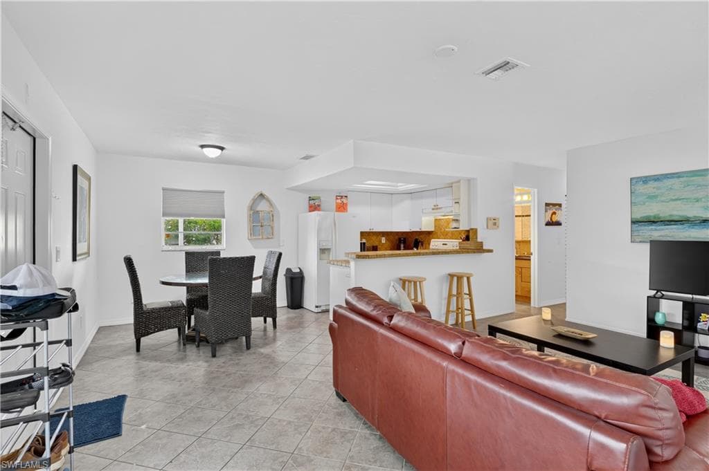 3177 Woodside AVE-9