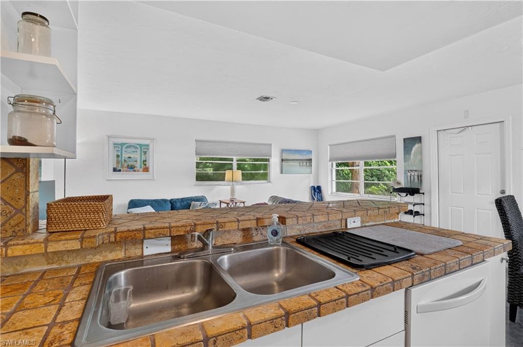 3177 Woodside AVE-18