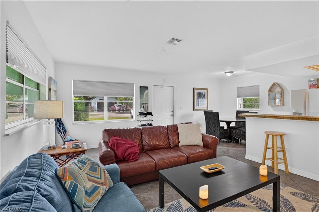3177 Woodside AVE-11