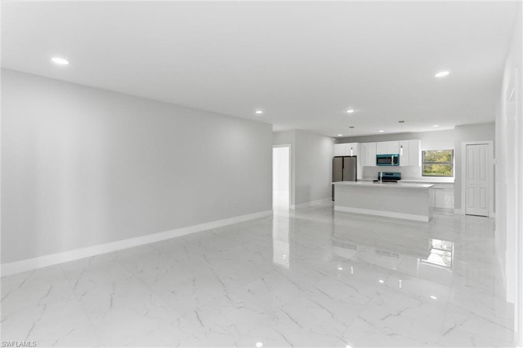 107 E 15th ST-17