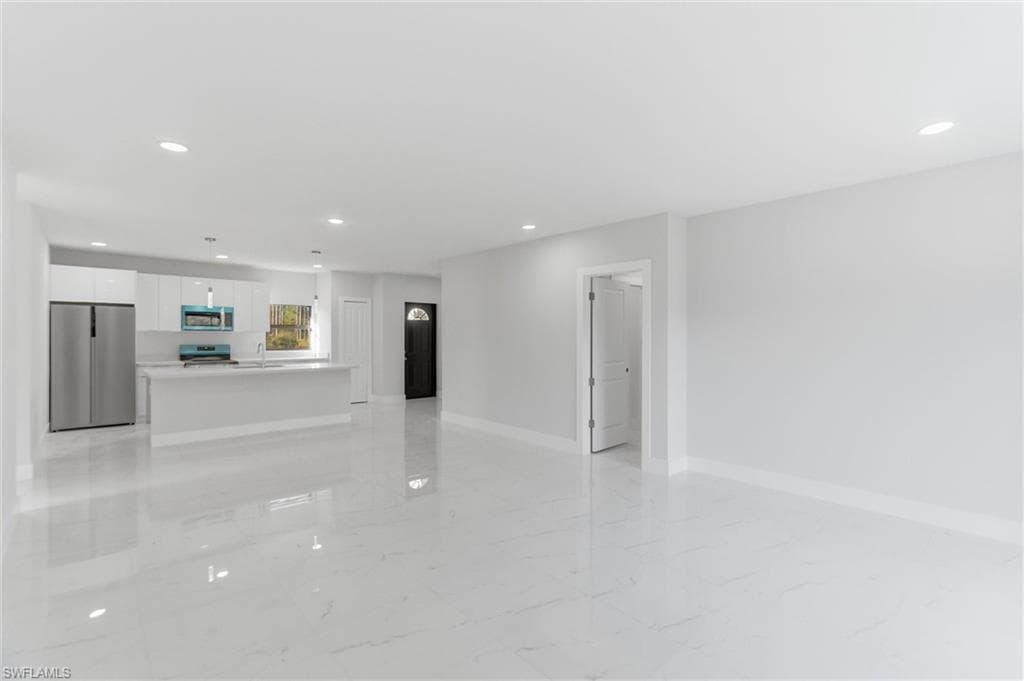 107 E 15th ST-16