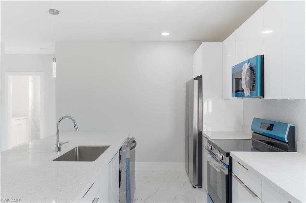 107 E 15th ST-14