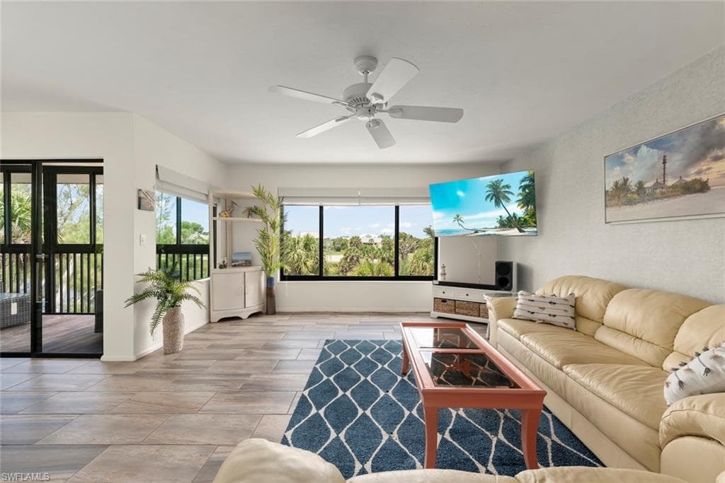 1394 Middle Gulf DR C-11