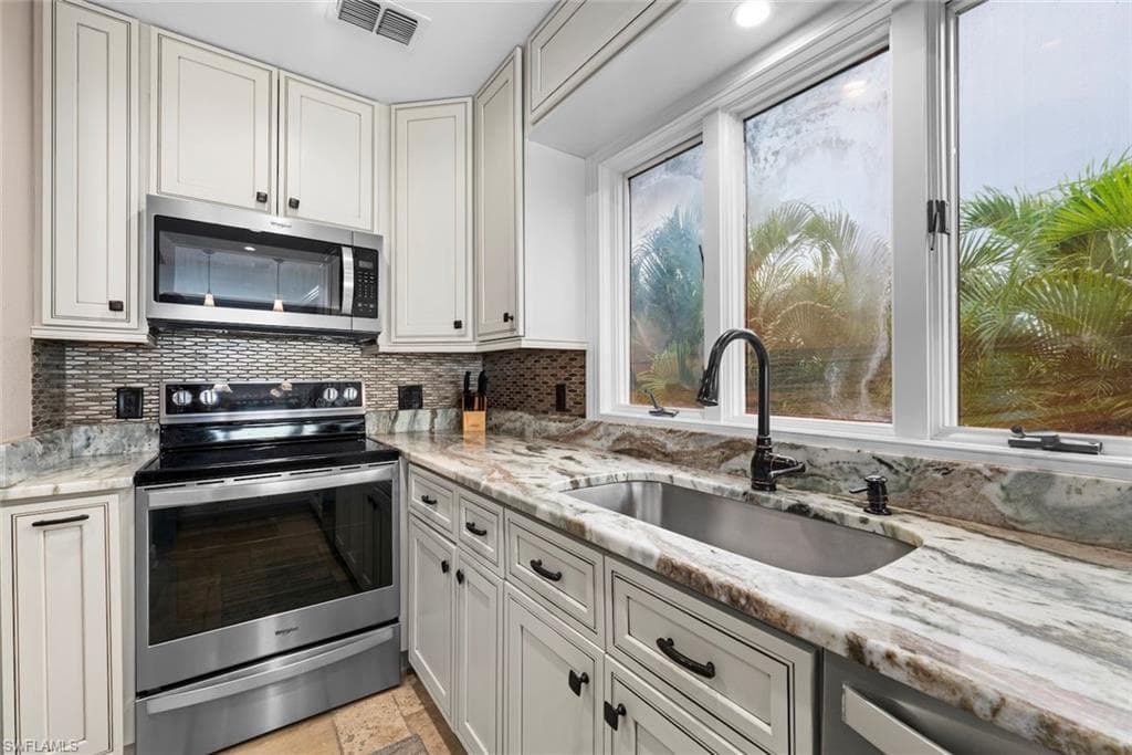 805 San Carlos DR-27