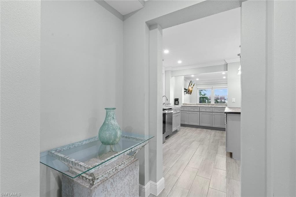 805 San Carlos DR-47
