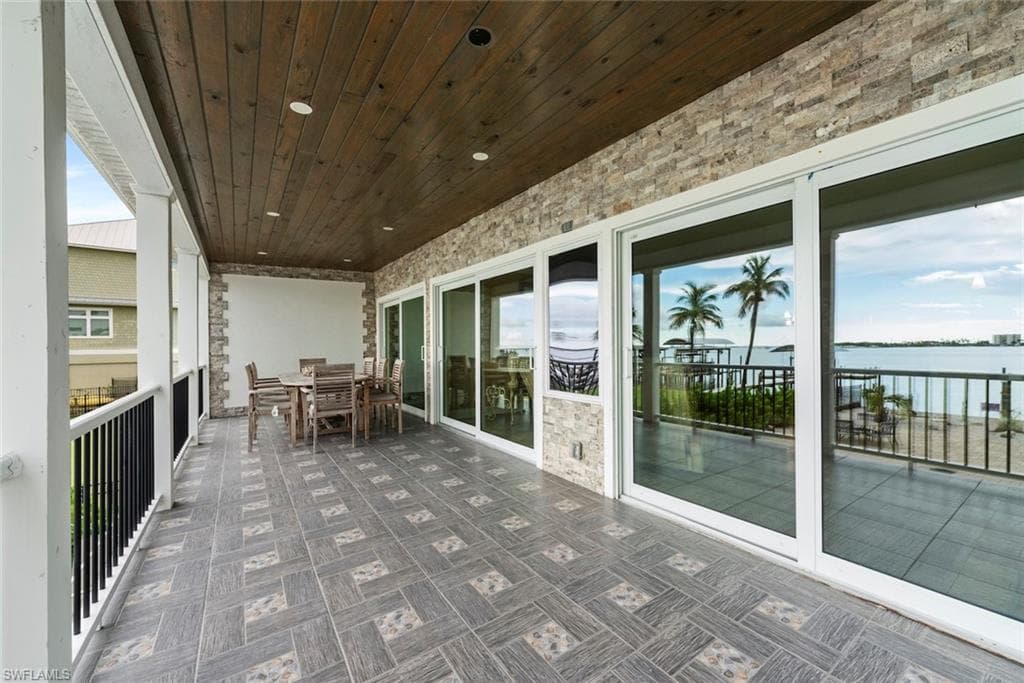 805 San Carlos DR-12