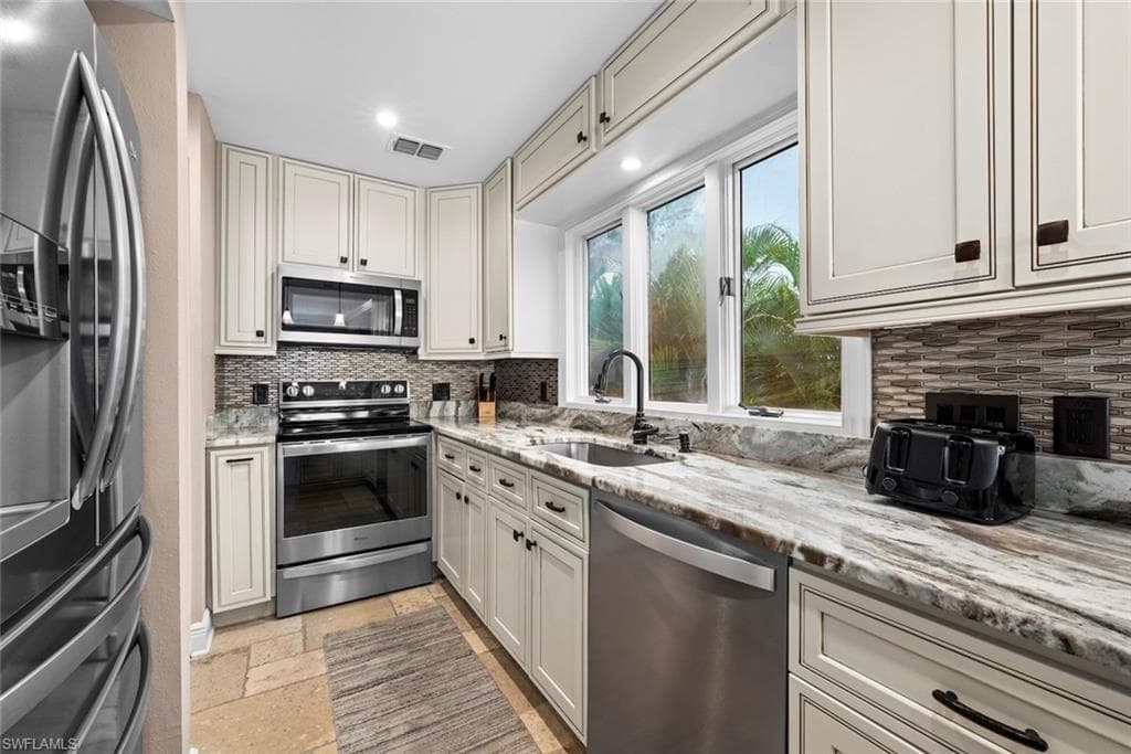 805 San Carlos DR-26