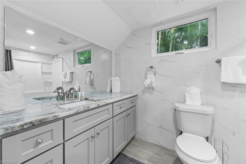 805 San Carlos DR-63