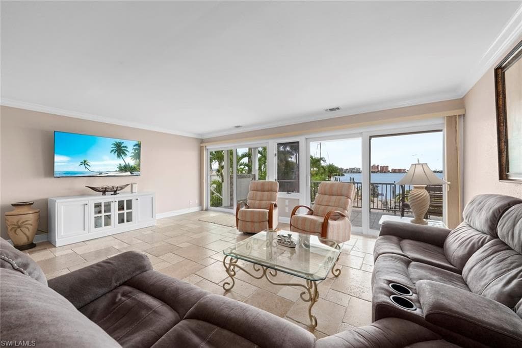 805 San Carlos DR-28