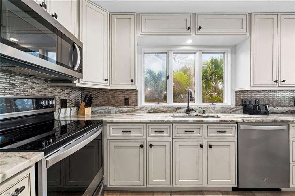 805 San Carlos DR-20
