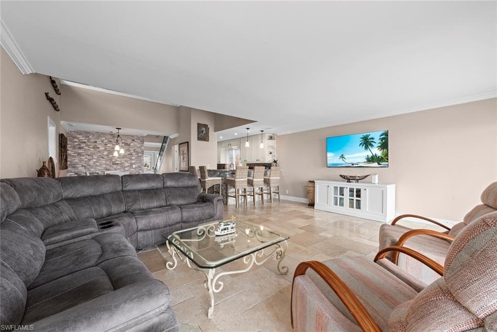 805 San Carlos DR-30