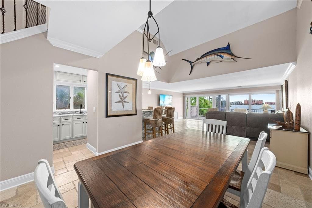 805 San Carlos DR-10