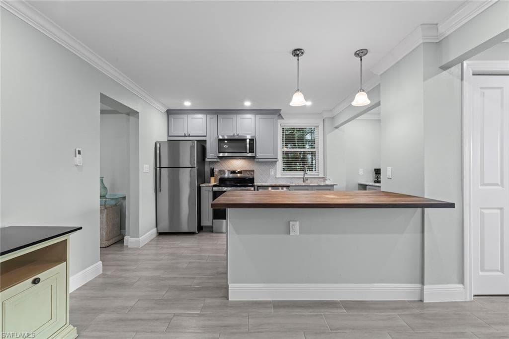 805 San Carlos DR-49