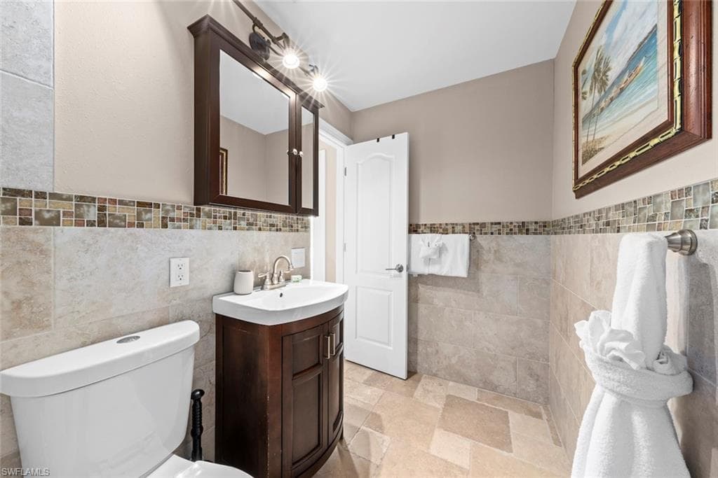 805 San Carlos DR-41