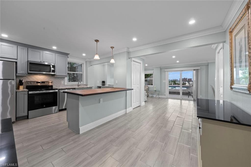 805 San Carlos DR-48