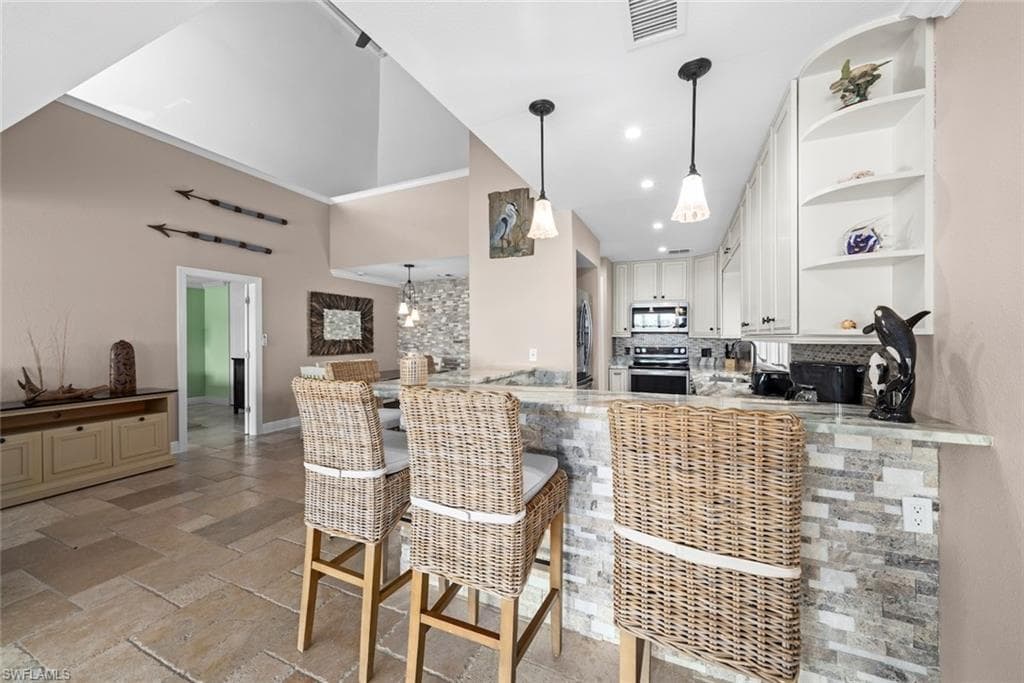 805 San Carlos DR-19