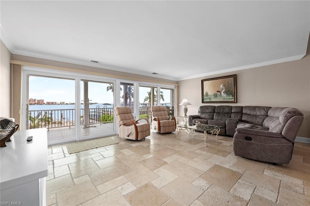 805 San Carlos DR-29