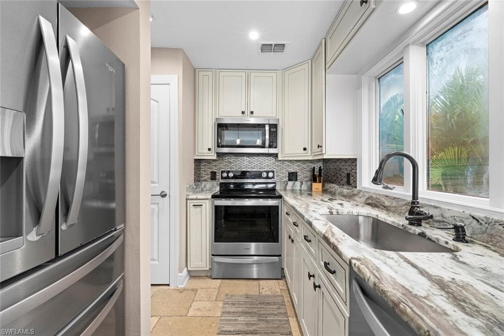 805 San Carlos DR-25
