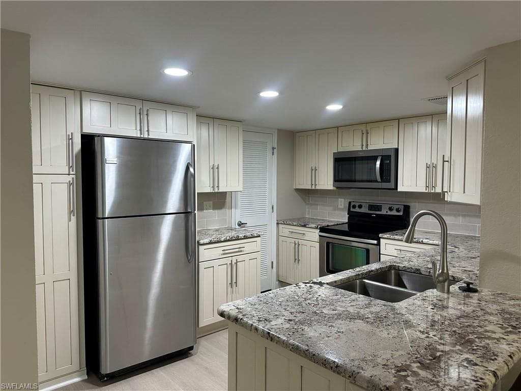 1900 Clifford ST 204-9