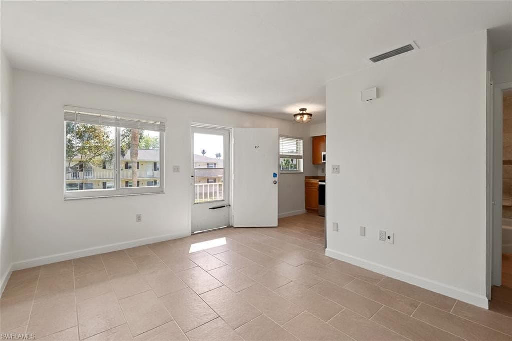 3325 Airport RD N R7-2