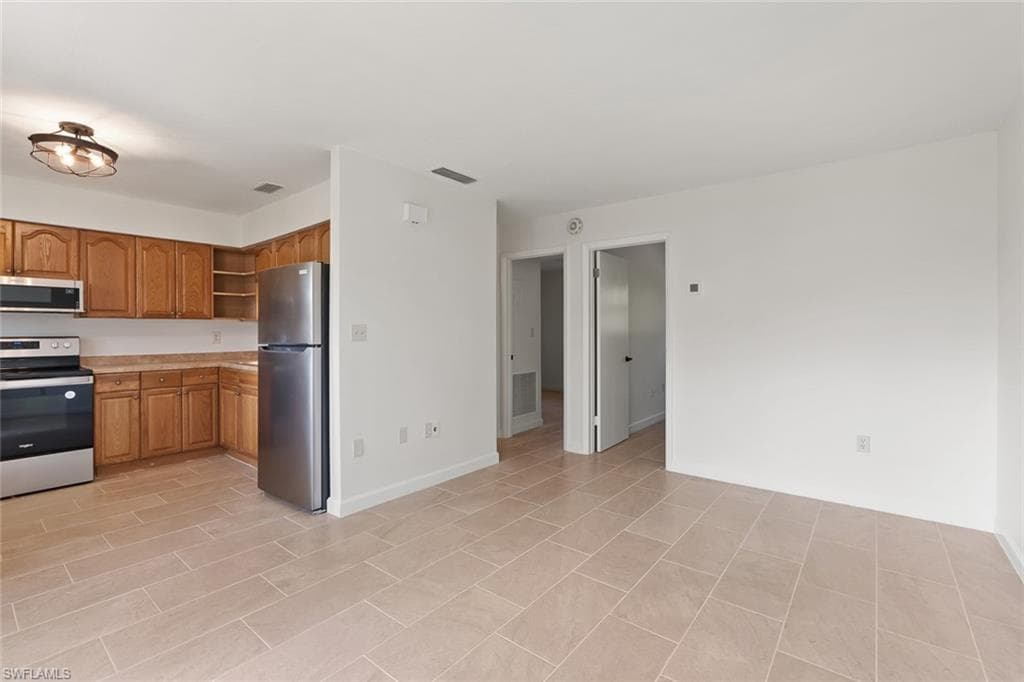 3325 Airport RD N R7-7