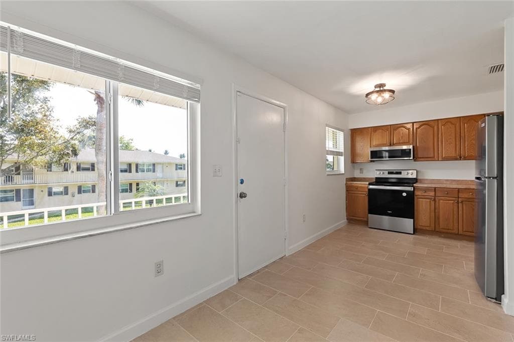 3325 Airport RD N R7-3