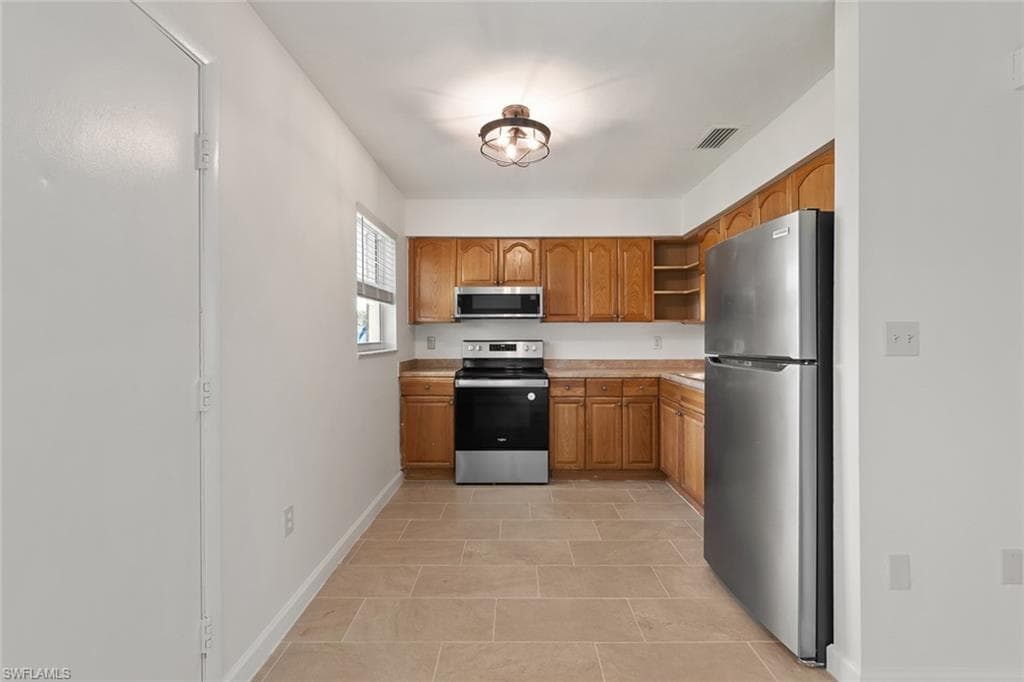 3325 Airport RD N R7-4