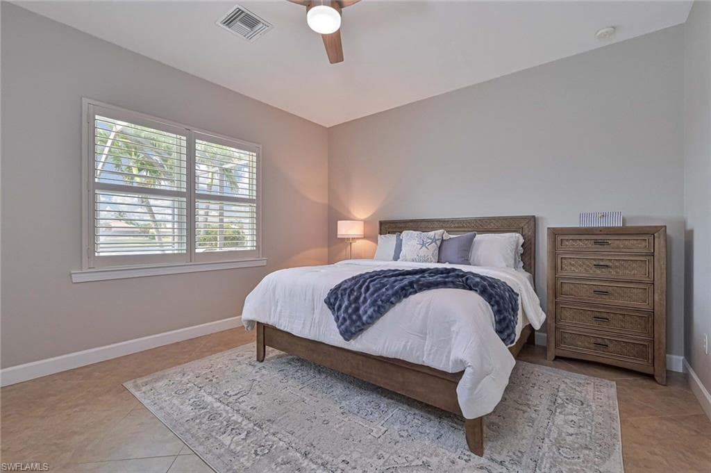 5709 Calmar Breeze LN-17