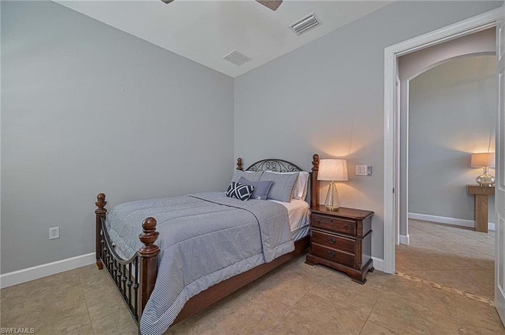 5709 Calmar Breeze LN-29