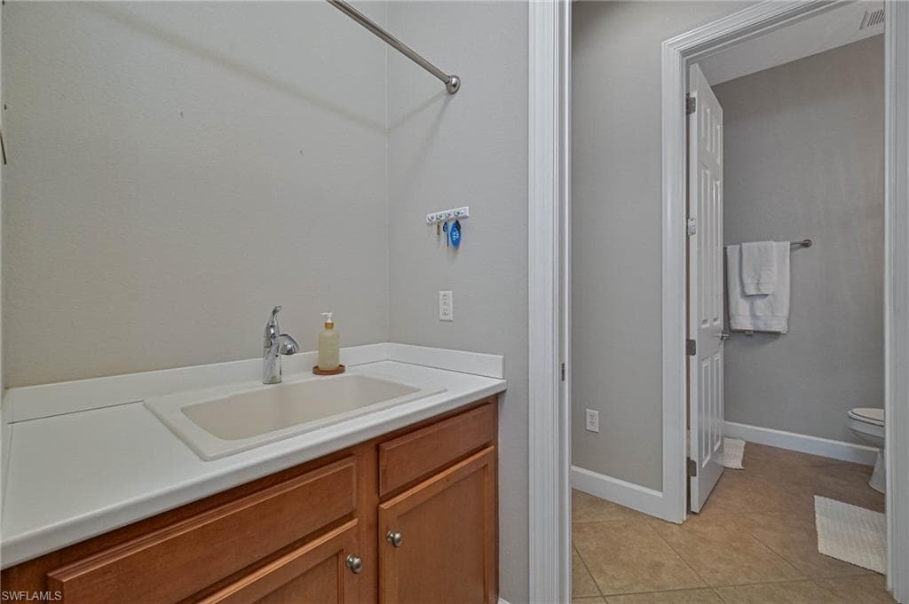 5709 Calmar Breeze LN-25