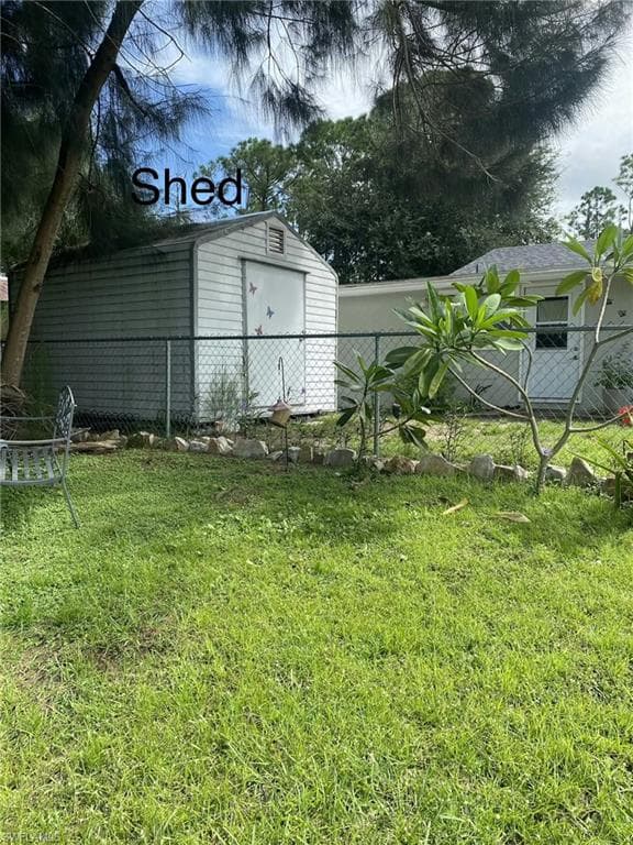 20503 Fern CIR-25