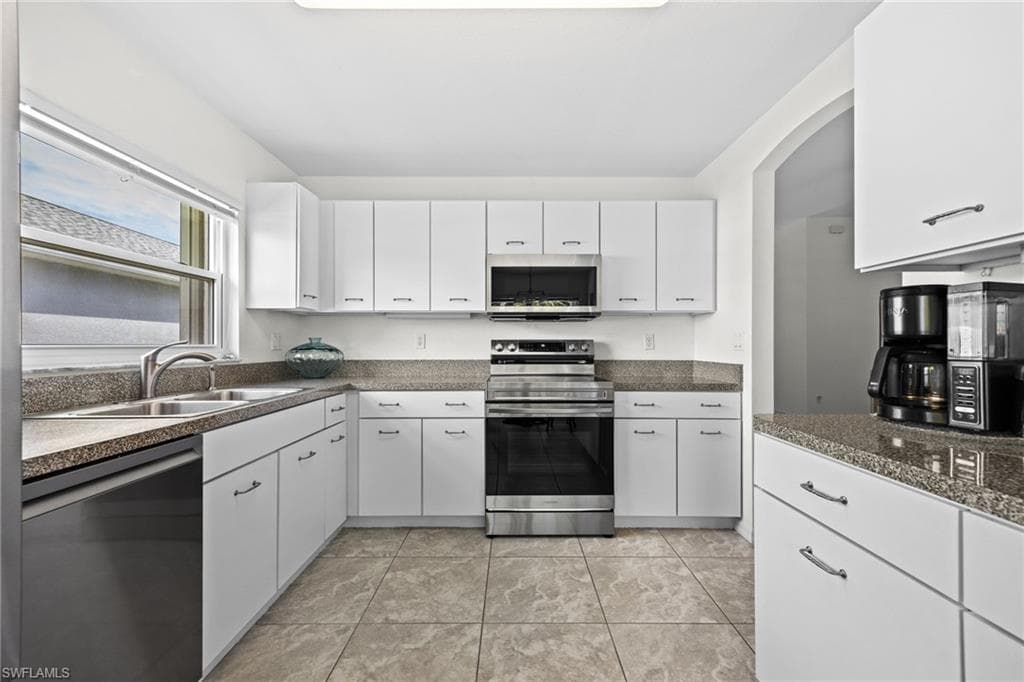 24419 Buckingham WAY-14