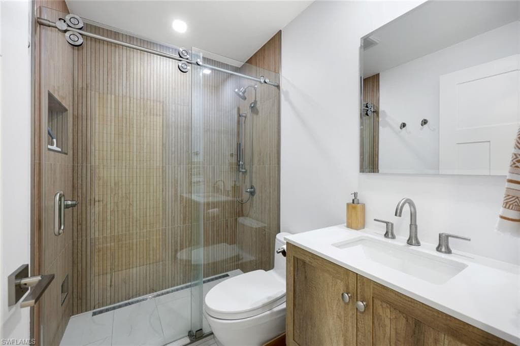 537 104th AVE N-18