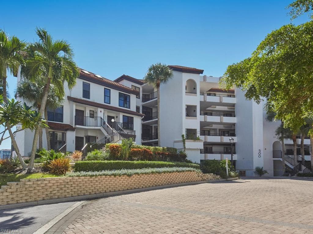 502 La Peninsula BLVD 502-23