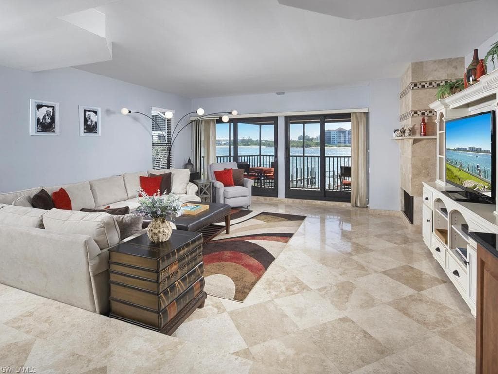 502 La Peninsula BLVD 502-6